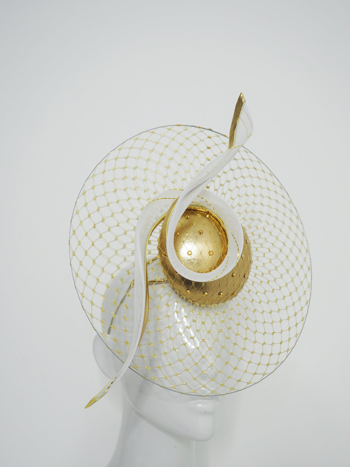Sunshine swirl - Wire veil percher with gold accents and a crinoline swirl