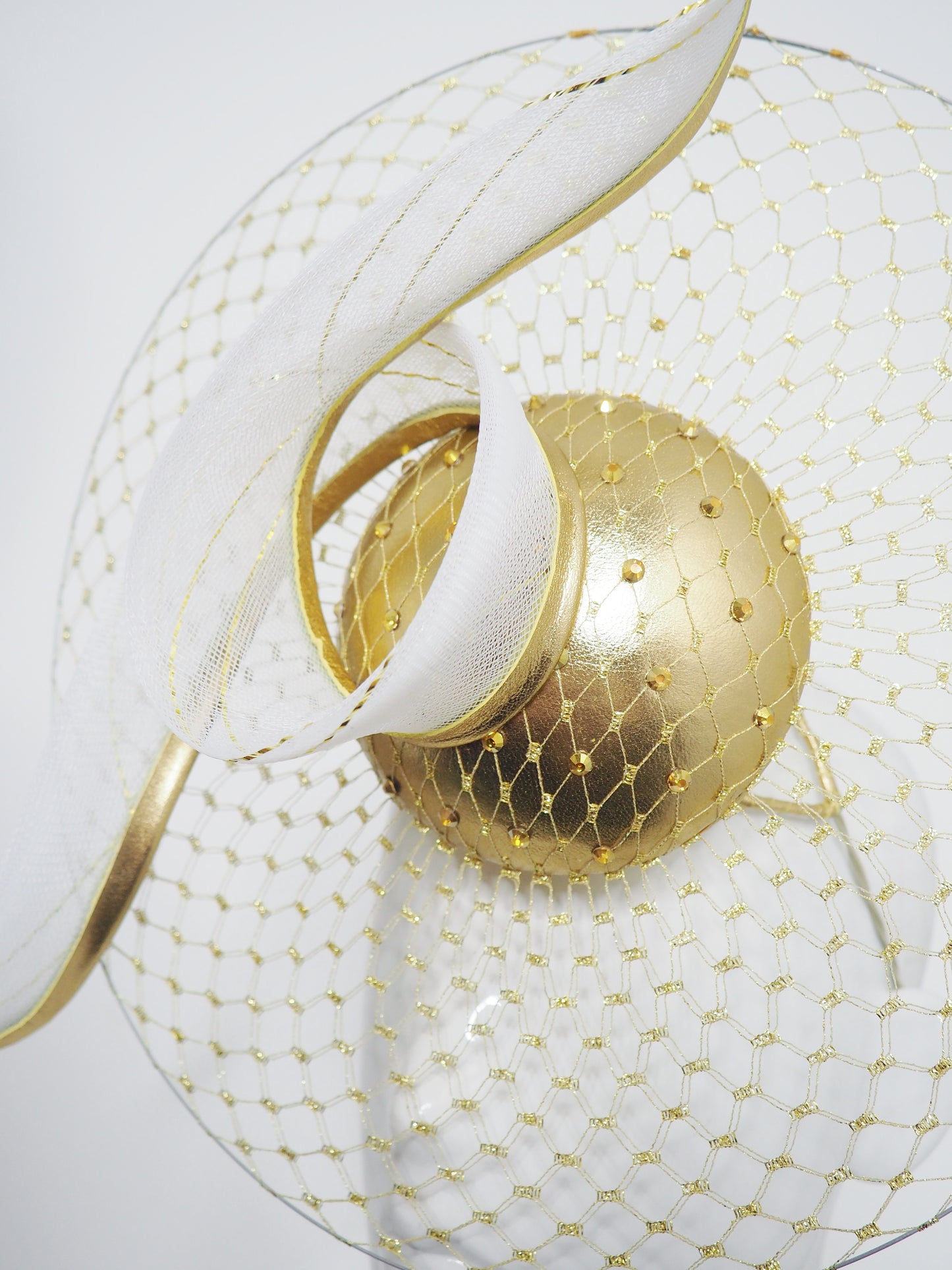 Sunshine swirl - Wire veil percher with gold accents and a crinoline swirl