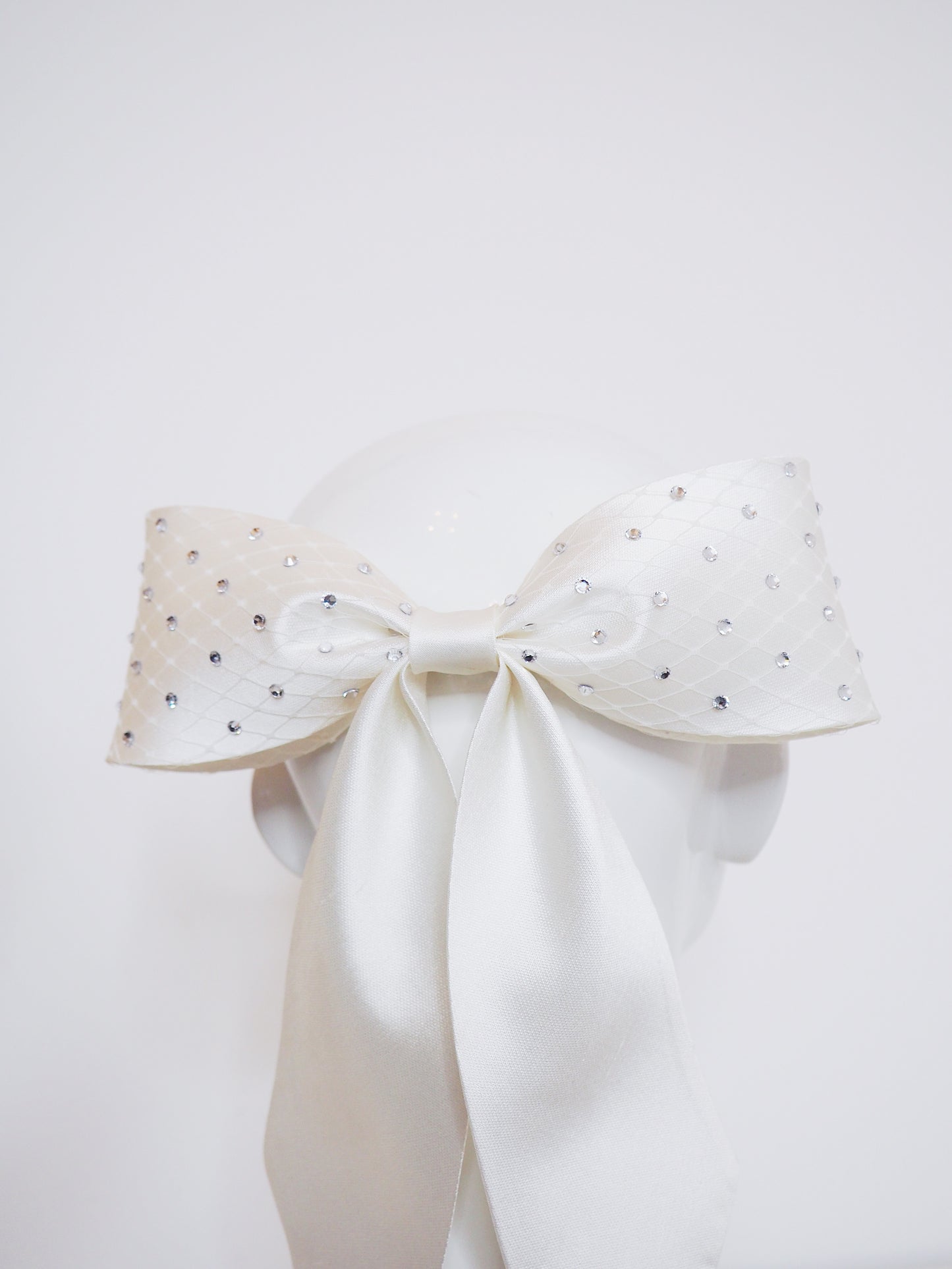 Hannah - Shantung silk bow with veil an crystal detial - off white