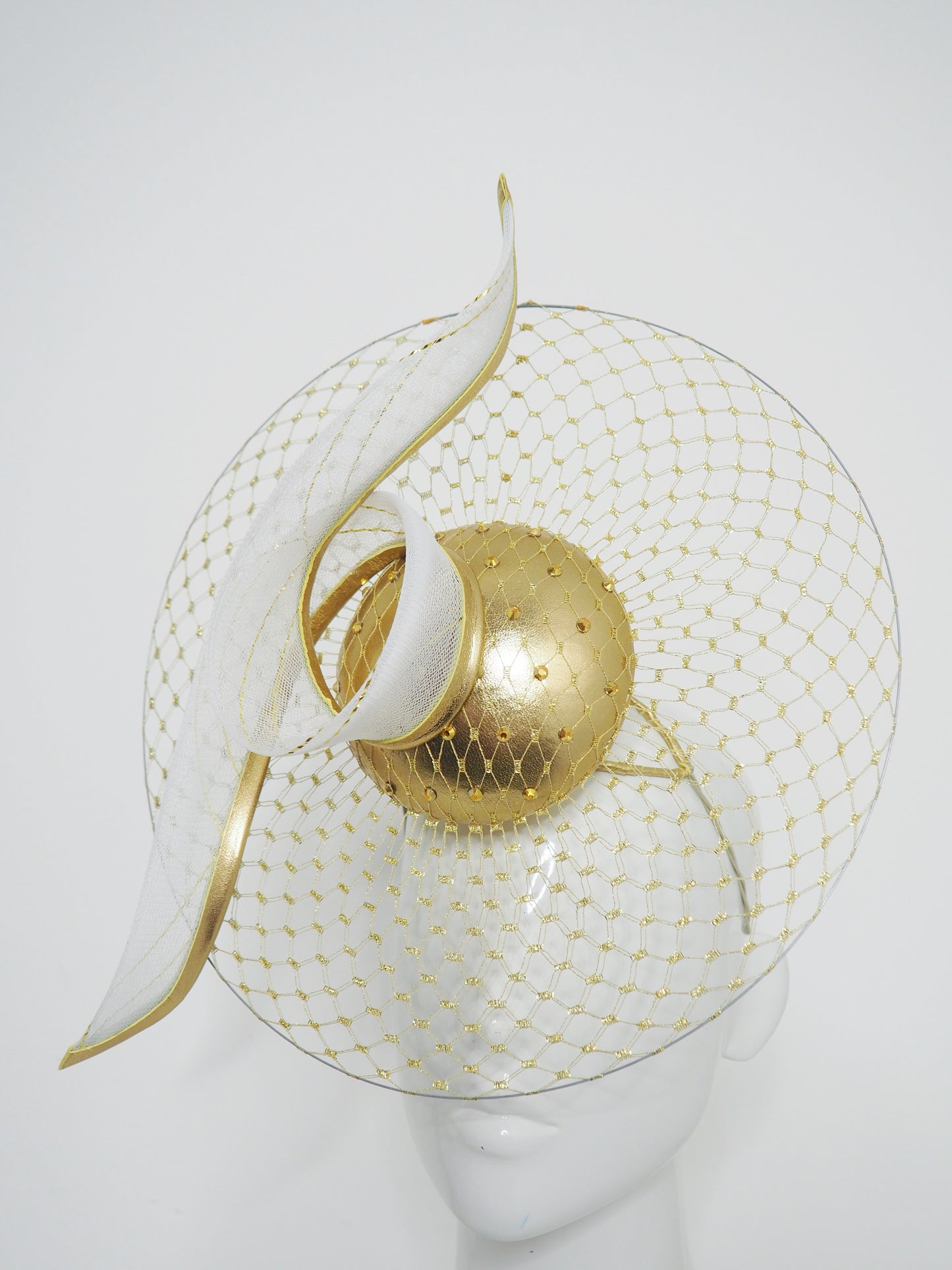 Sunshine swirl - Wire veil percher with gold accents and a crinoline swirl