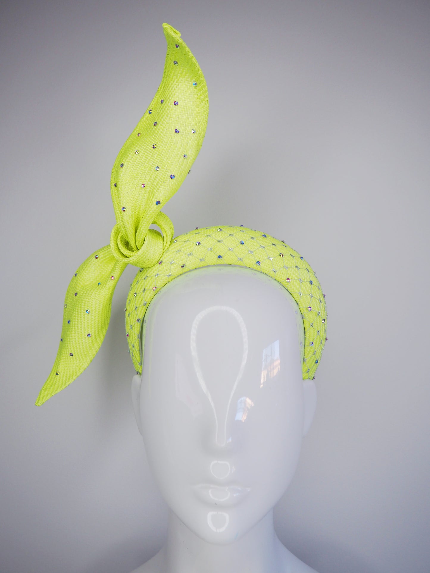 Tied in a knot - citron and iridescent veil detail