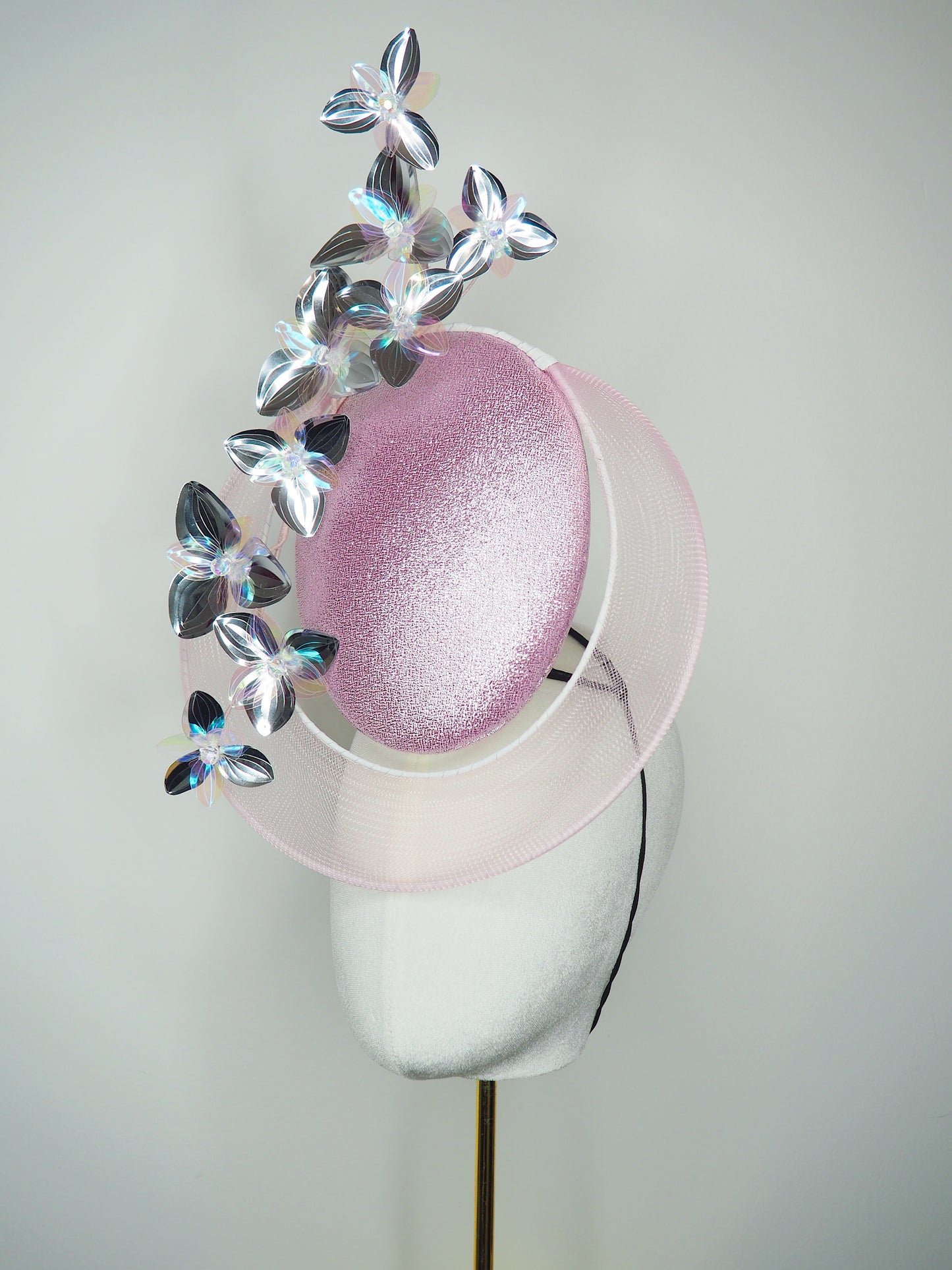 Pink mist - Pastel pink Percher with detached pink crin veil and silver and iridescent buds and
