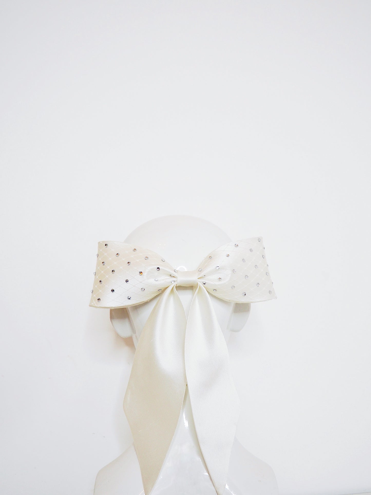 Hannah - Shantung silk bow with veil an crystal detial - off white