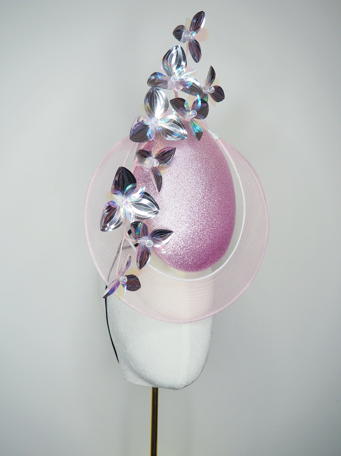 Pink mist - Pastel pink Percher with detached pink crin veil and silver and iridescent buds and