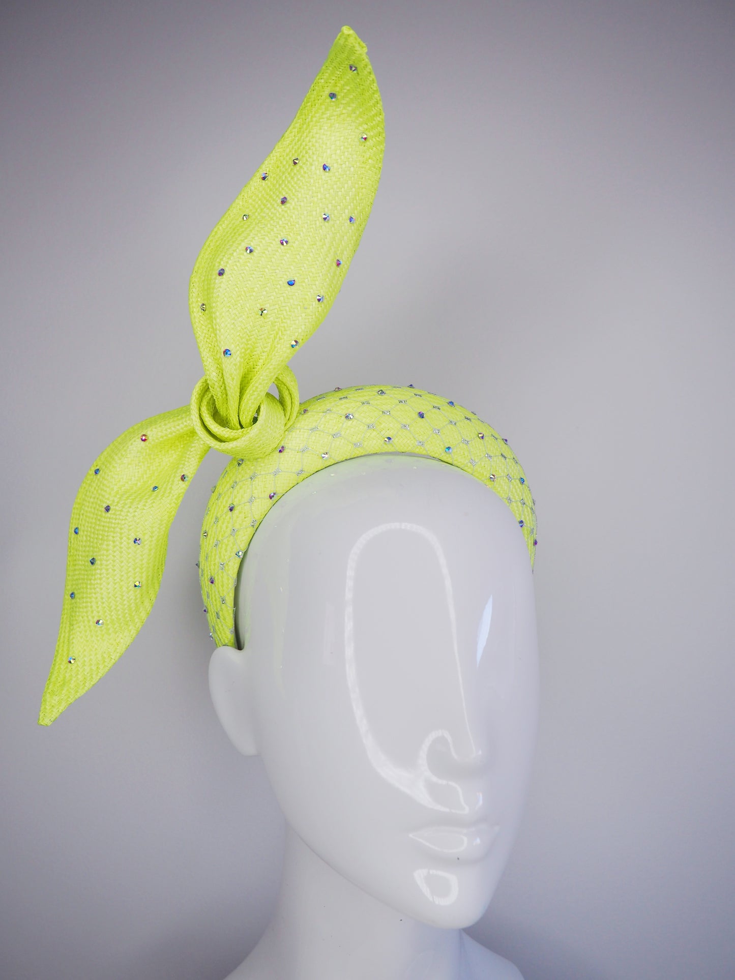 Tied in a knot - citron and iridescent veil detail