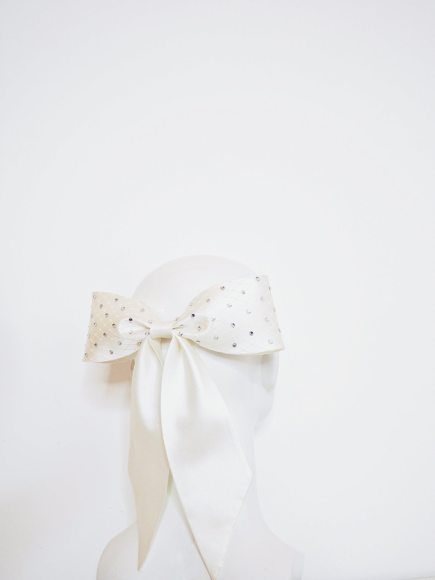 Hannah - Shantung silk bow with veil an crystal detial - off white
