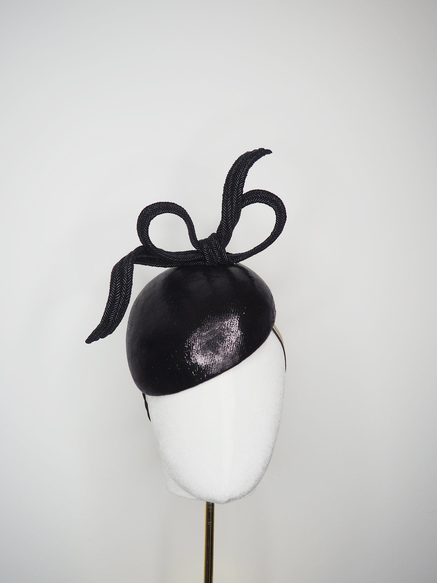 Baby Bow - Wired braid bow on a luxurious black fabric petite teardrop base