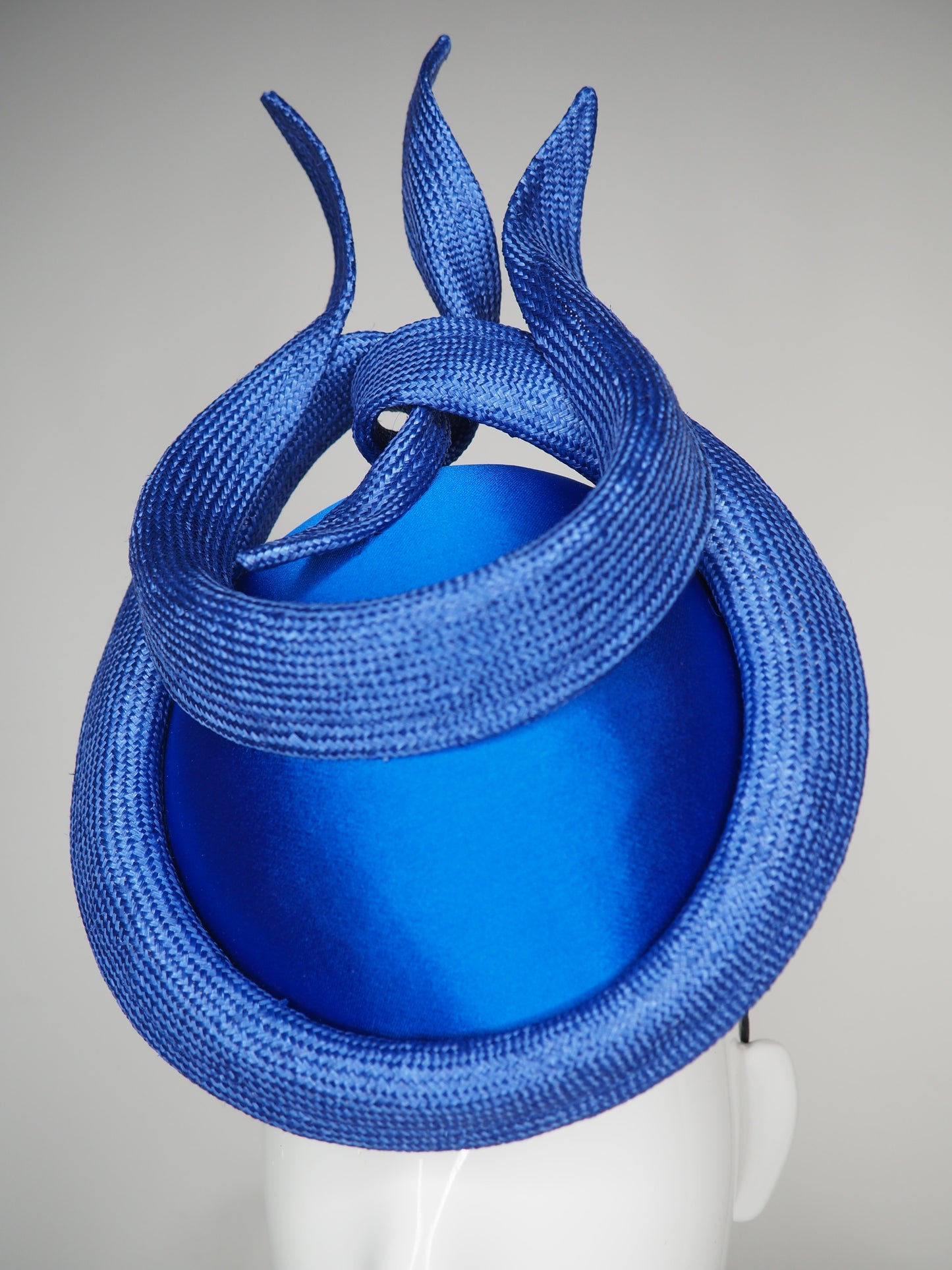 Blue Wave - Round blue satin percher with blue parissisal swirl