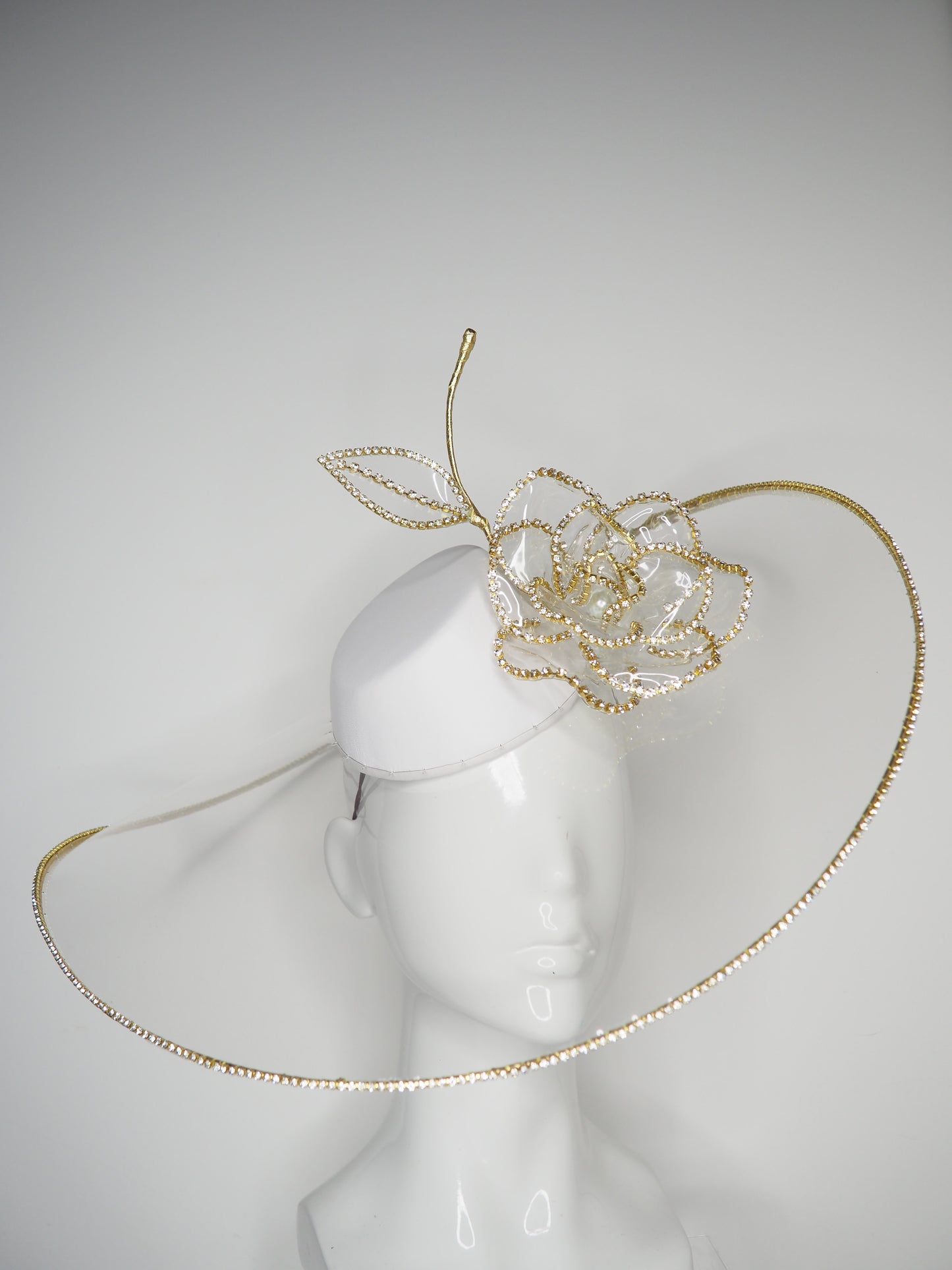 Golden Rose - Transparent peekaboo embellished brim withwhite leather crown and gold crystoform chain rose.