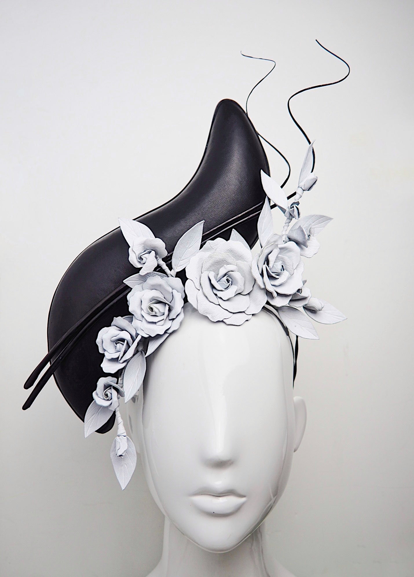 Coming Up Aces - Black leather S-Shape Side Percher with White Roses