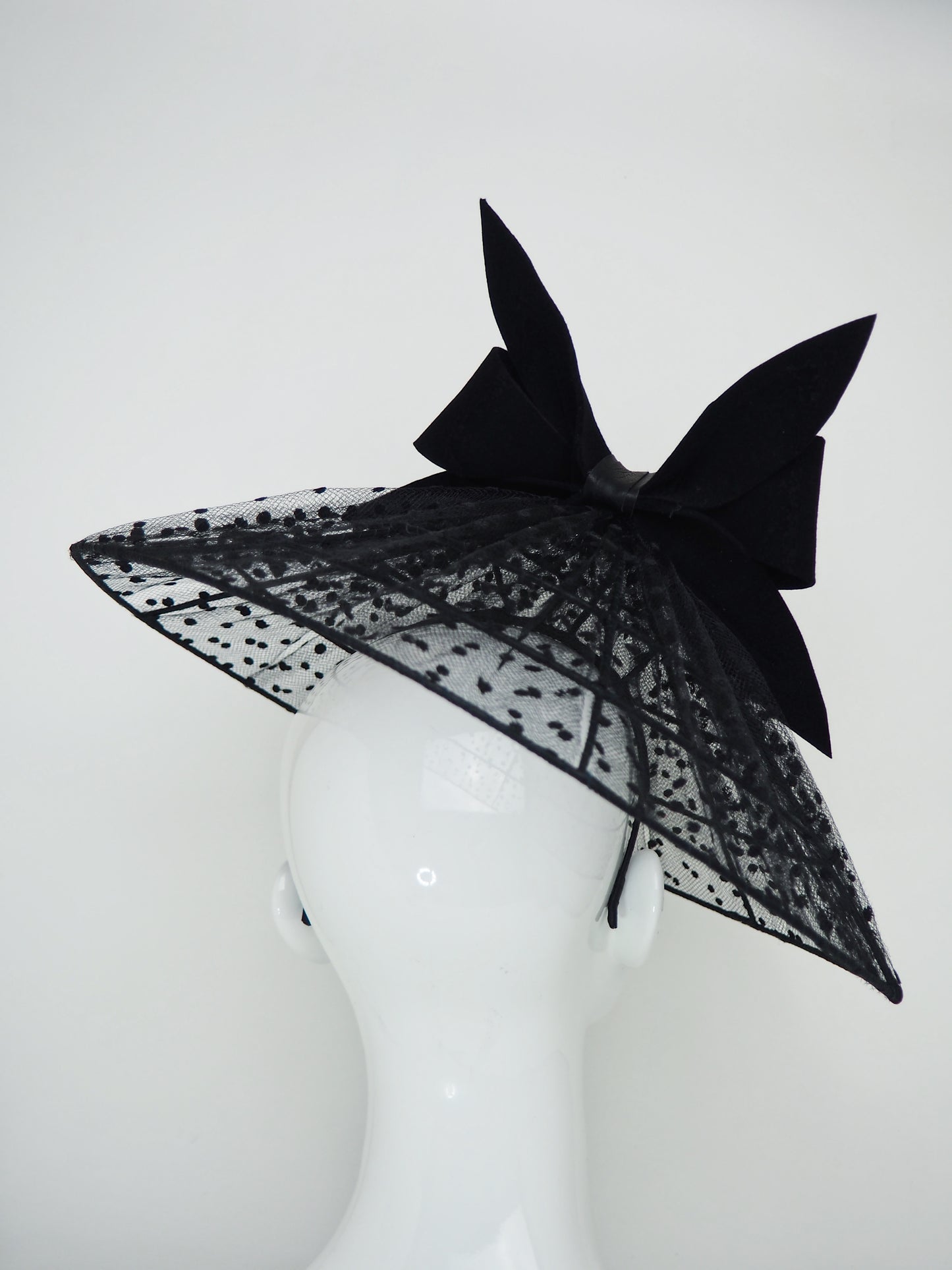 Lady In Black - Wired coolie brim with spotted veil and fur felt detial