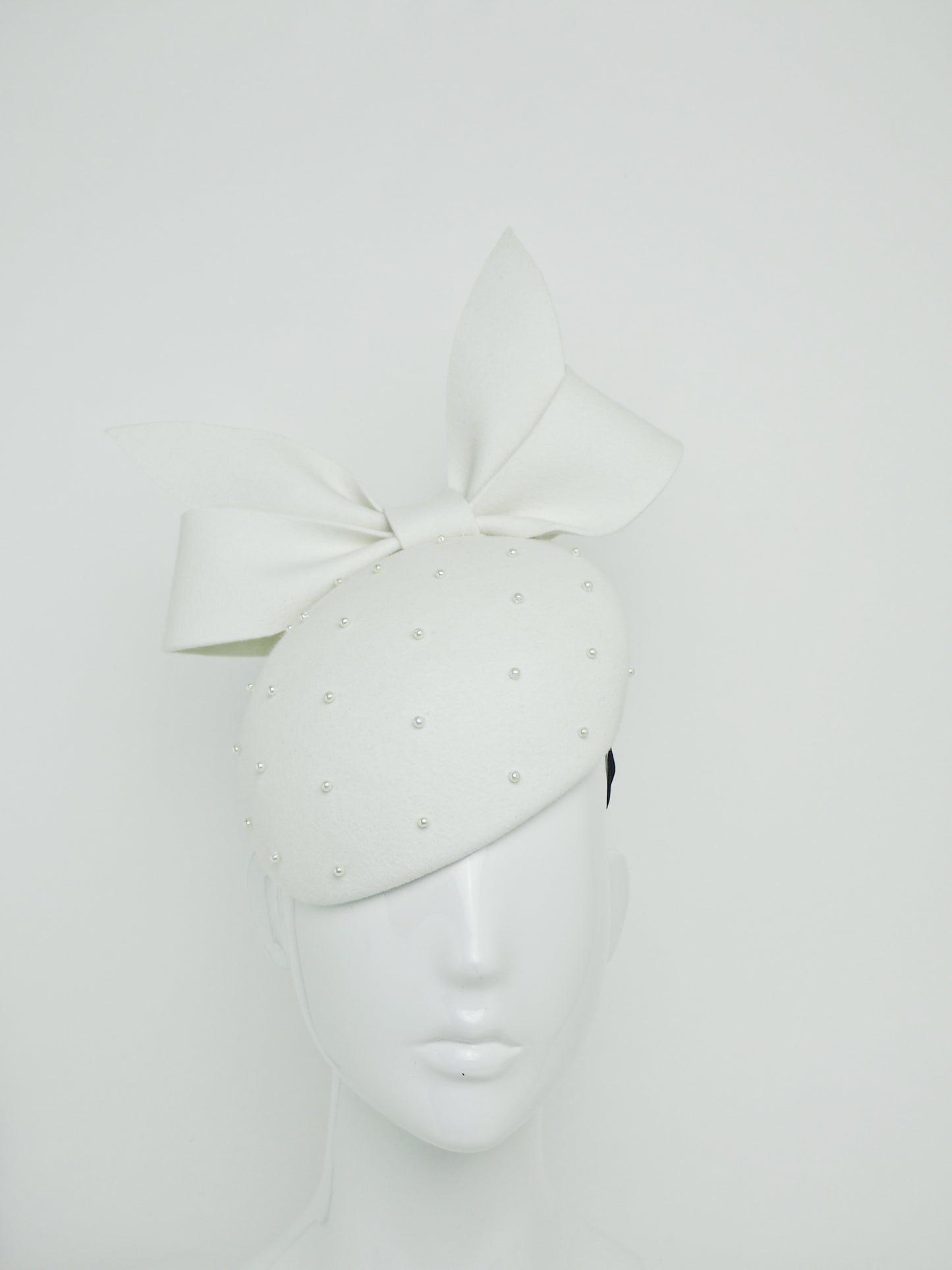 Pearl - Fur felt wth bow and pearl detail