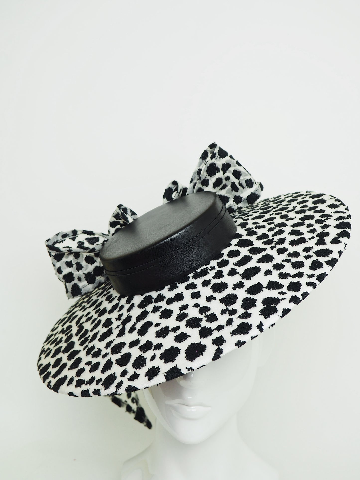 Stepping out - Medium shallow boater with black and off white bow detail