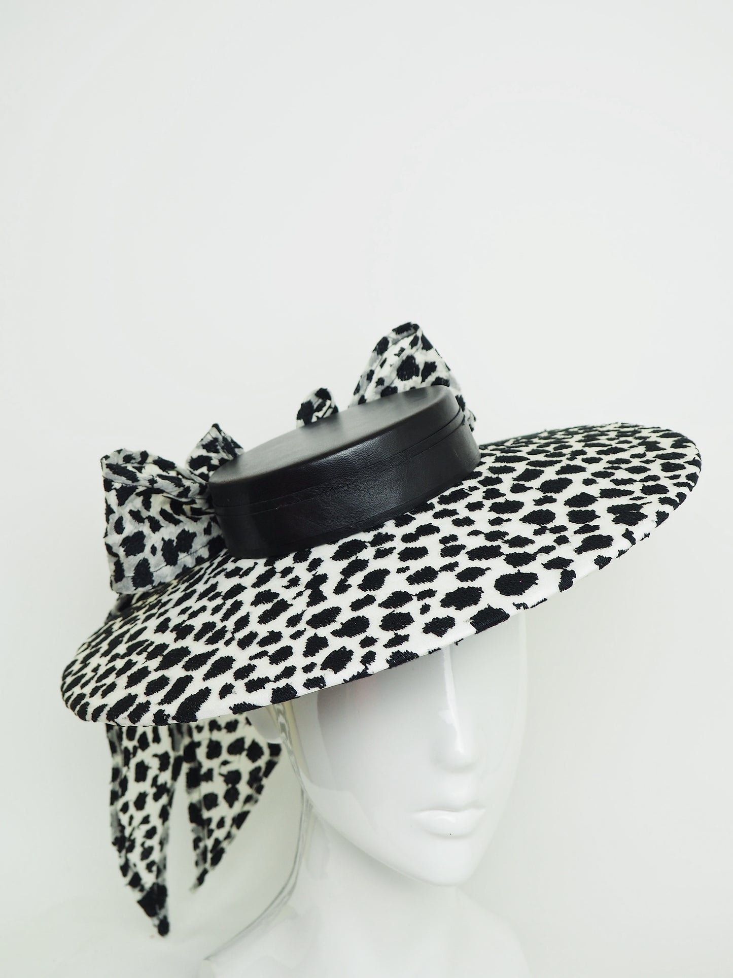 Stepping out - Medium shallow boater with black and off white bow detail