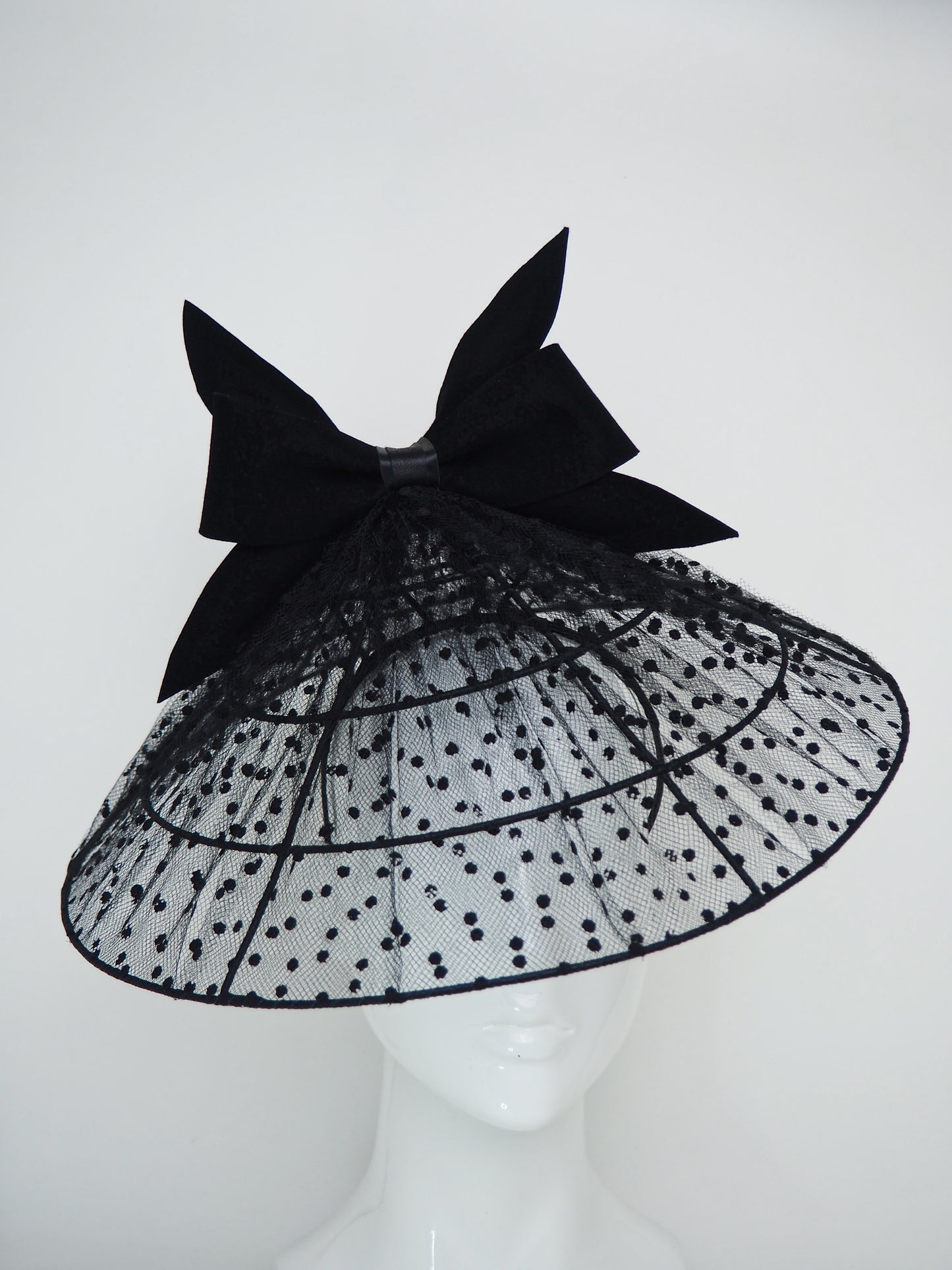 Lady In Black - Wired coolie brim with spotted veil and fur felt detial