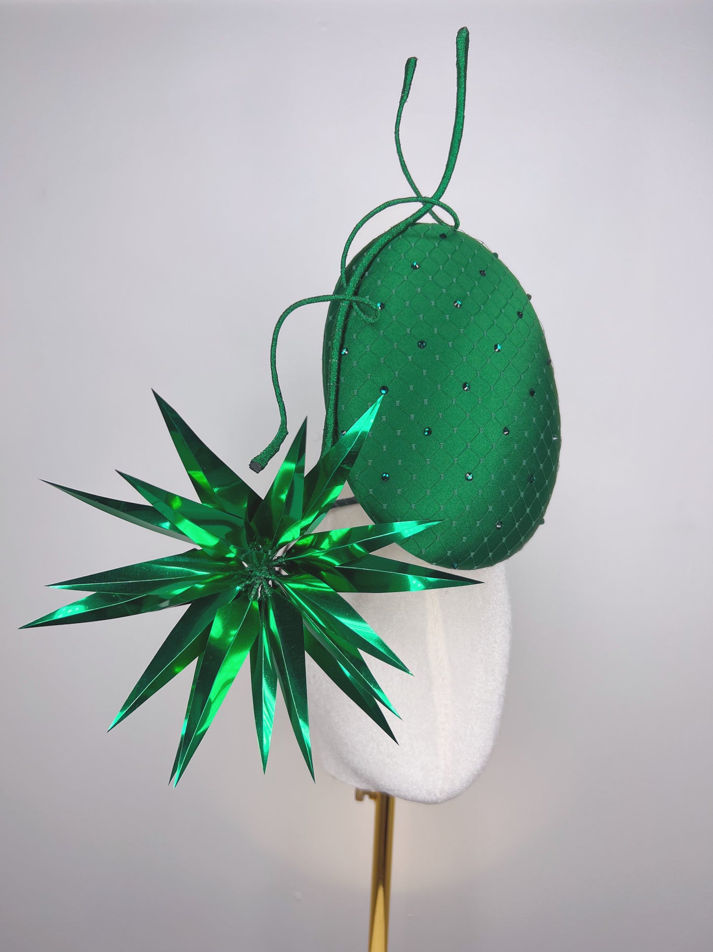 Emerald sparkle - Emerald satin percher with starburst and crystal detail