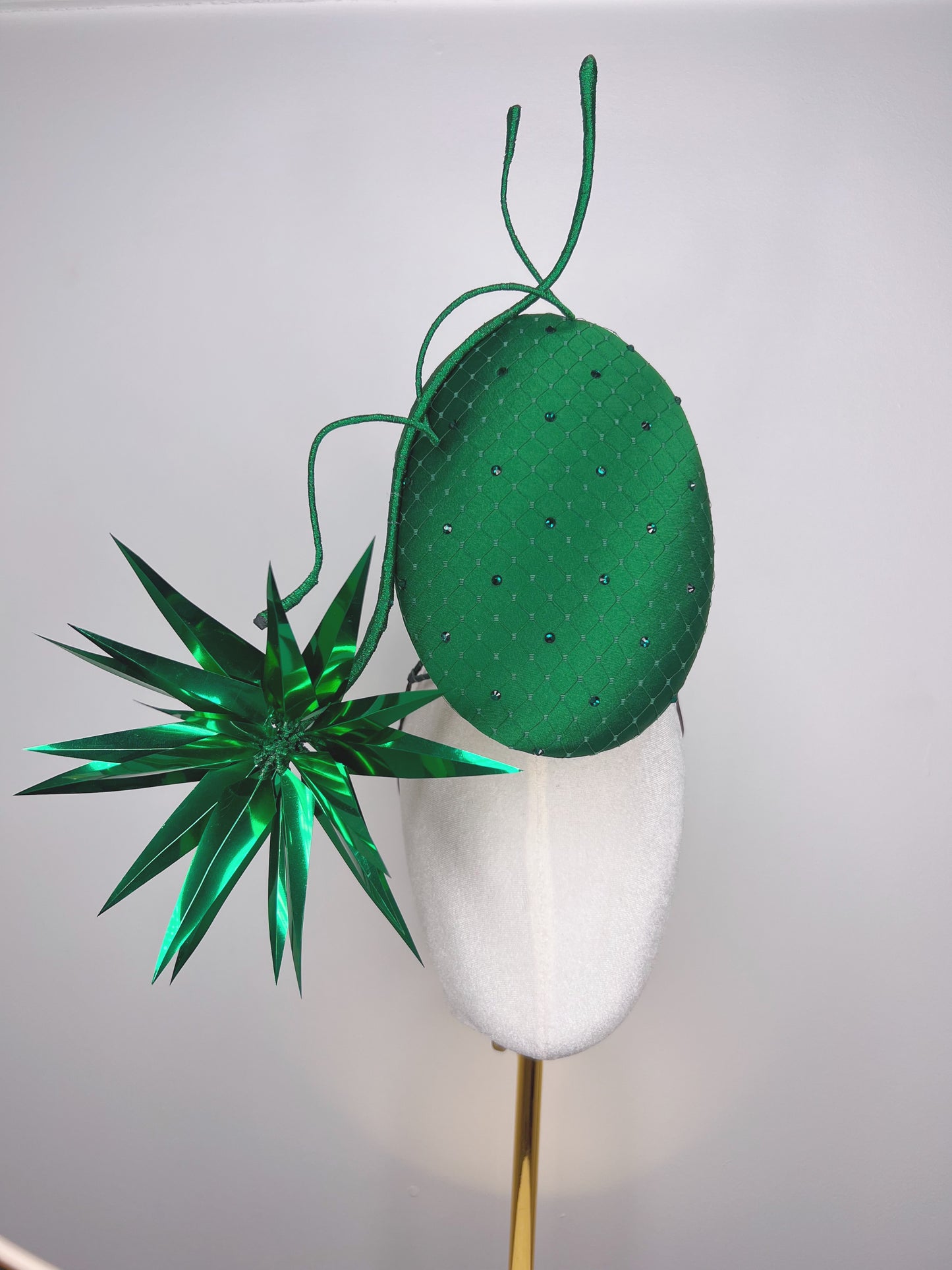 Emerald sparkle - Emerald satin percher with starburst and crystal detail