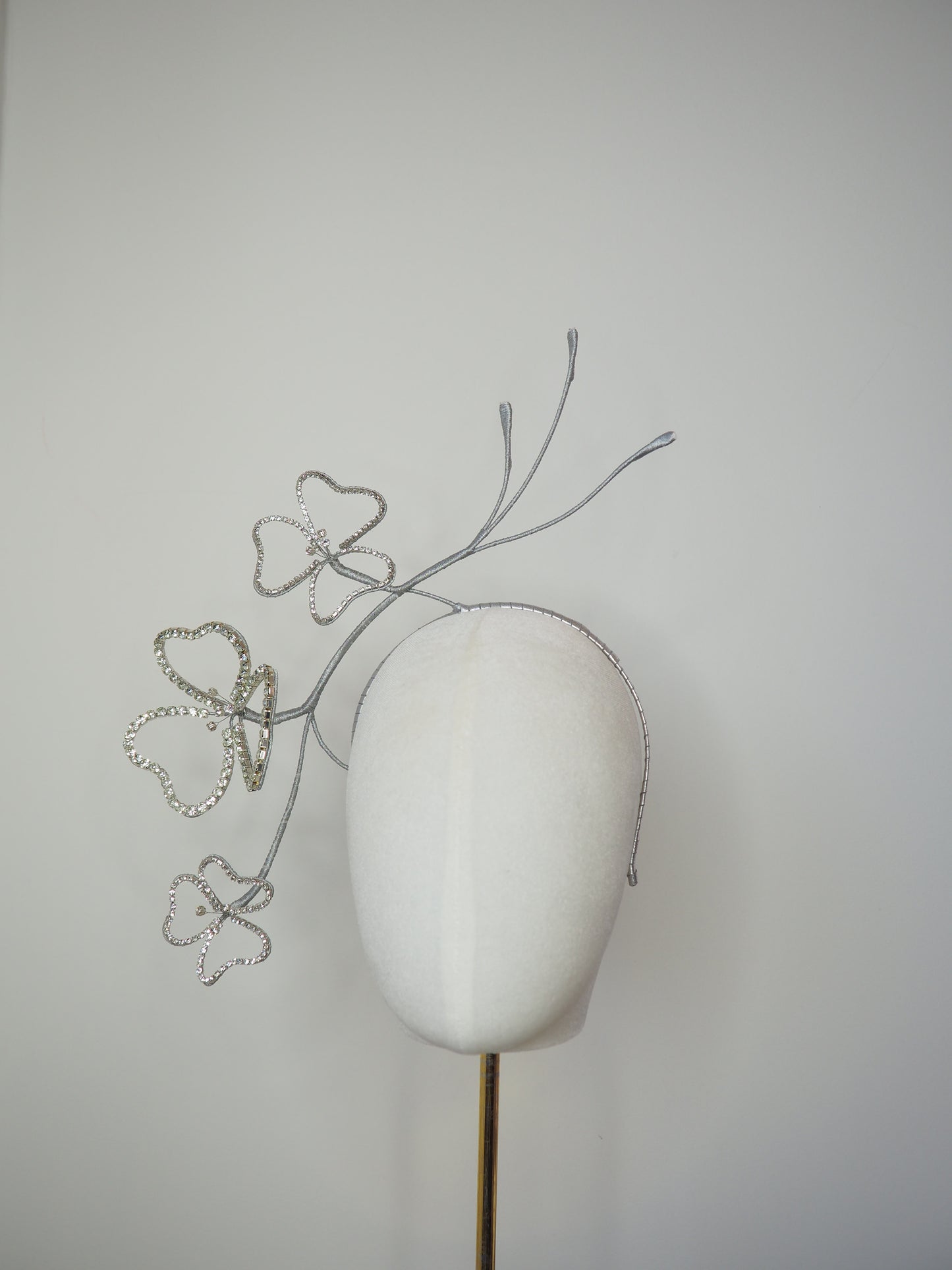 Crystal clover - wired crystal clover buds on a metallic wired headband