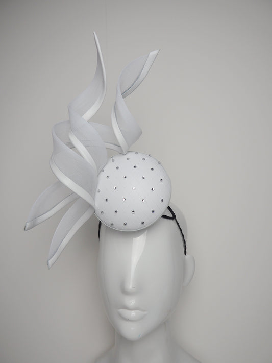 Petite crystal - White leather percher with crystals and crinoline swirls