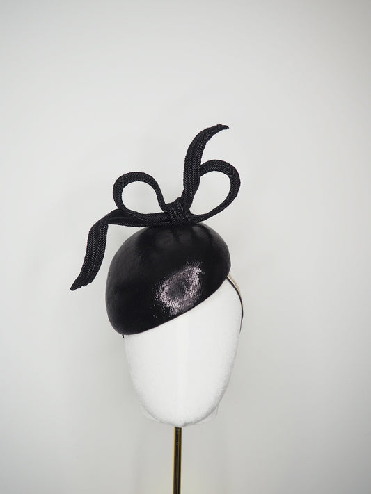 Baby Bow - Wired braid bow on a luxurious black fabric petite teardrop base