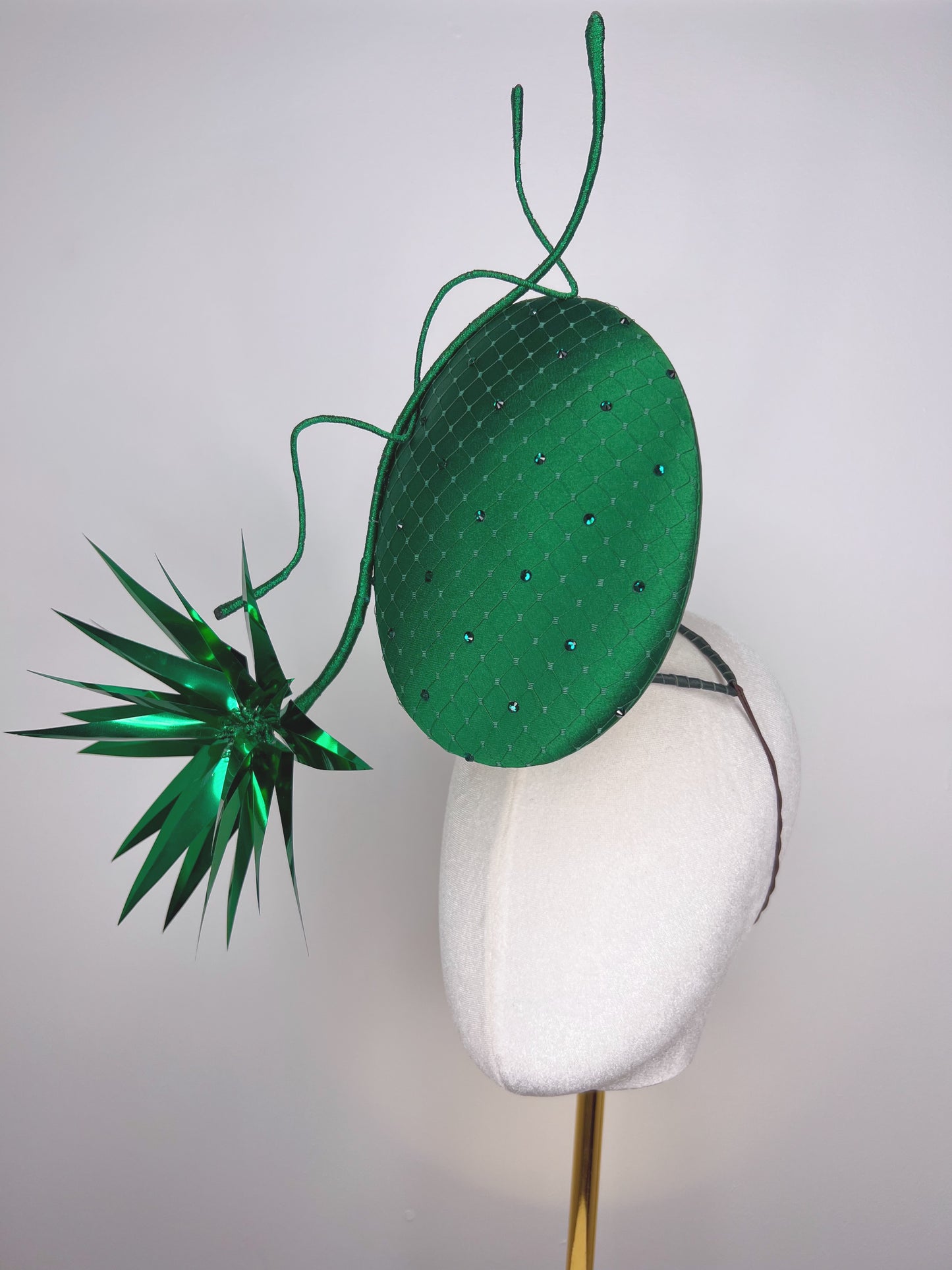 Emerald sparkle - Emerald satin percher with starburst and crystal detail