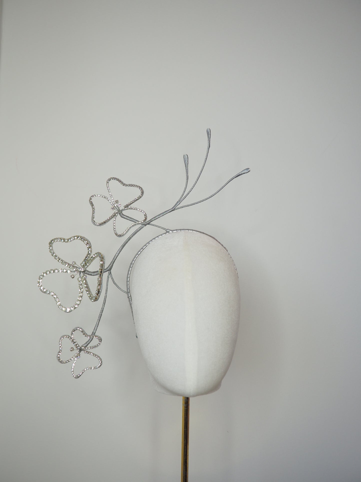 Crystal clover - wired crystal clover buds on a metallic wired headband
