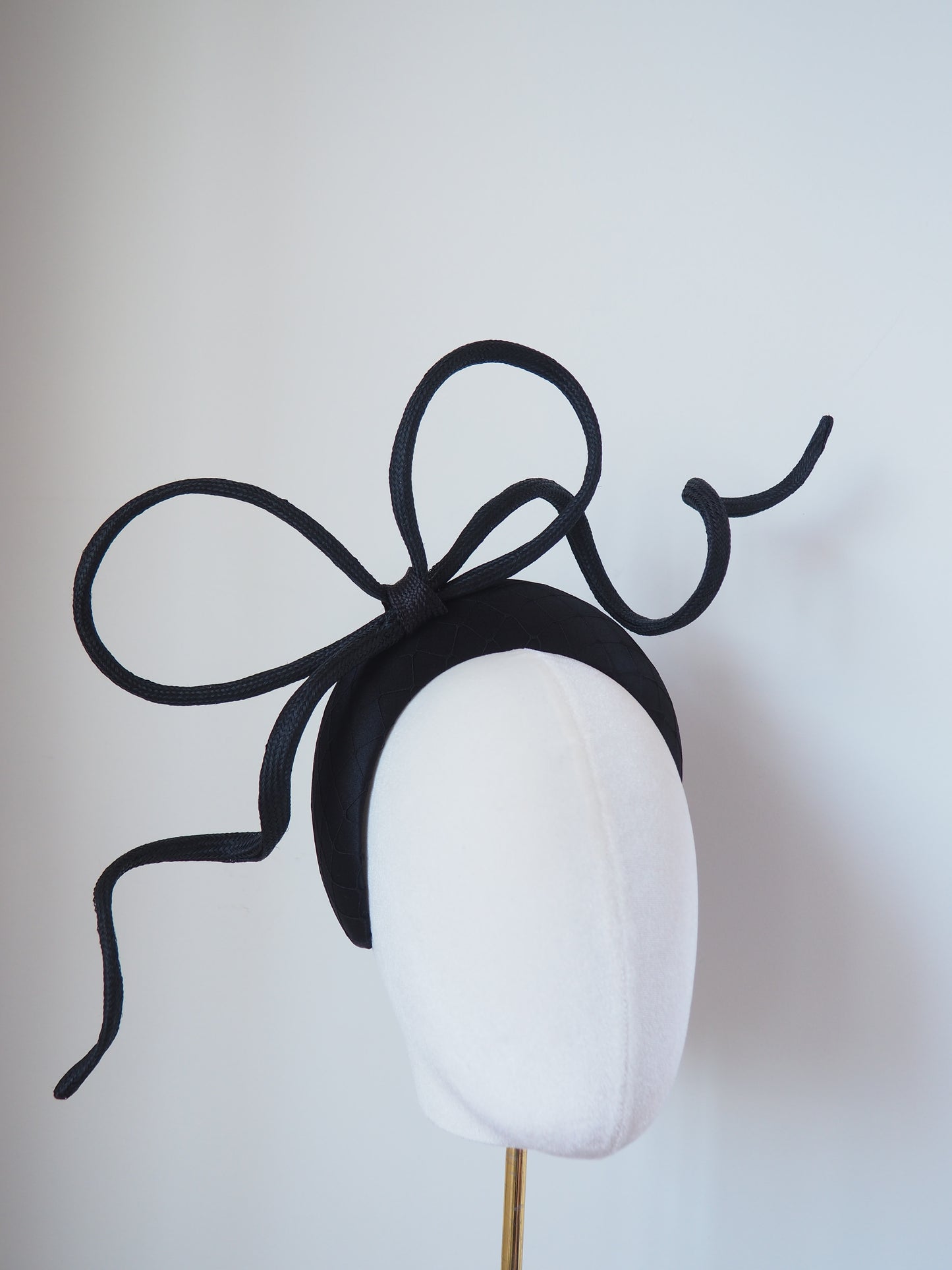 Blowing in the breeze - parisissal wired bow on a satin and veil detailed headband