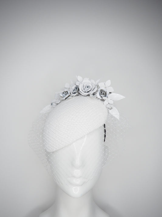 White wonder - Facehugger base with textured raffia cotton base and veil & leather flower detail