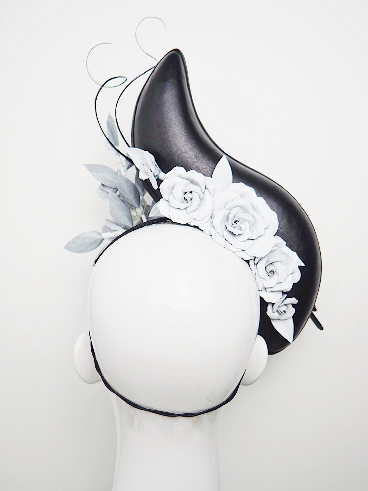 Coming Up Aces - Black leather S-Shape Side Percher  with White Roses