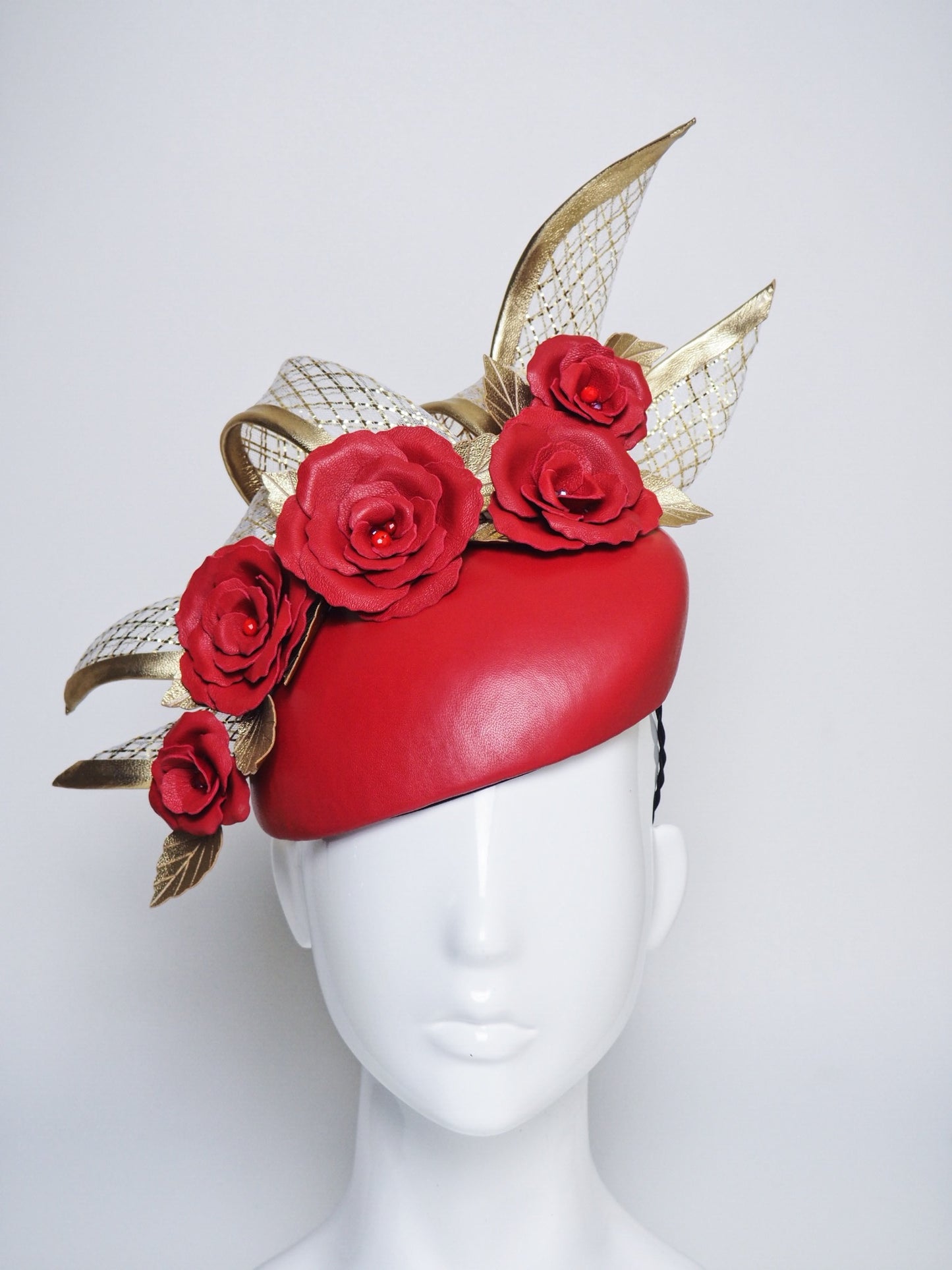 Royal flush - Red leather base with gold crinoline details