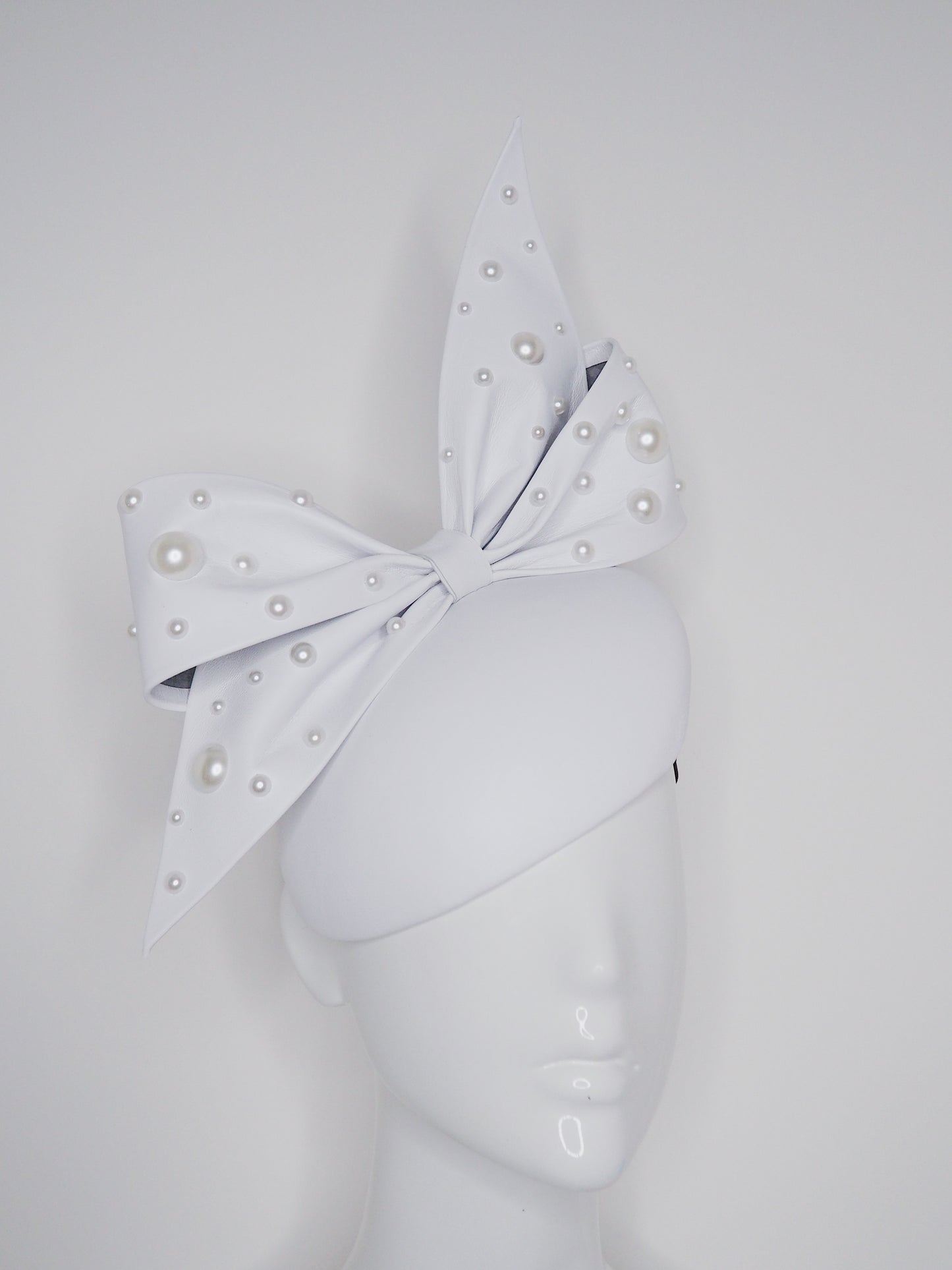 Pearl Bowie - White Leather bow with pearl detail