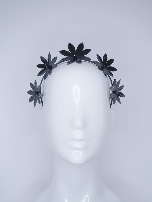 Dainty Daisy - Black