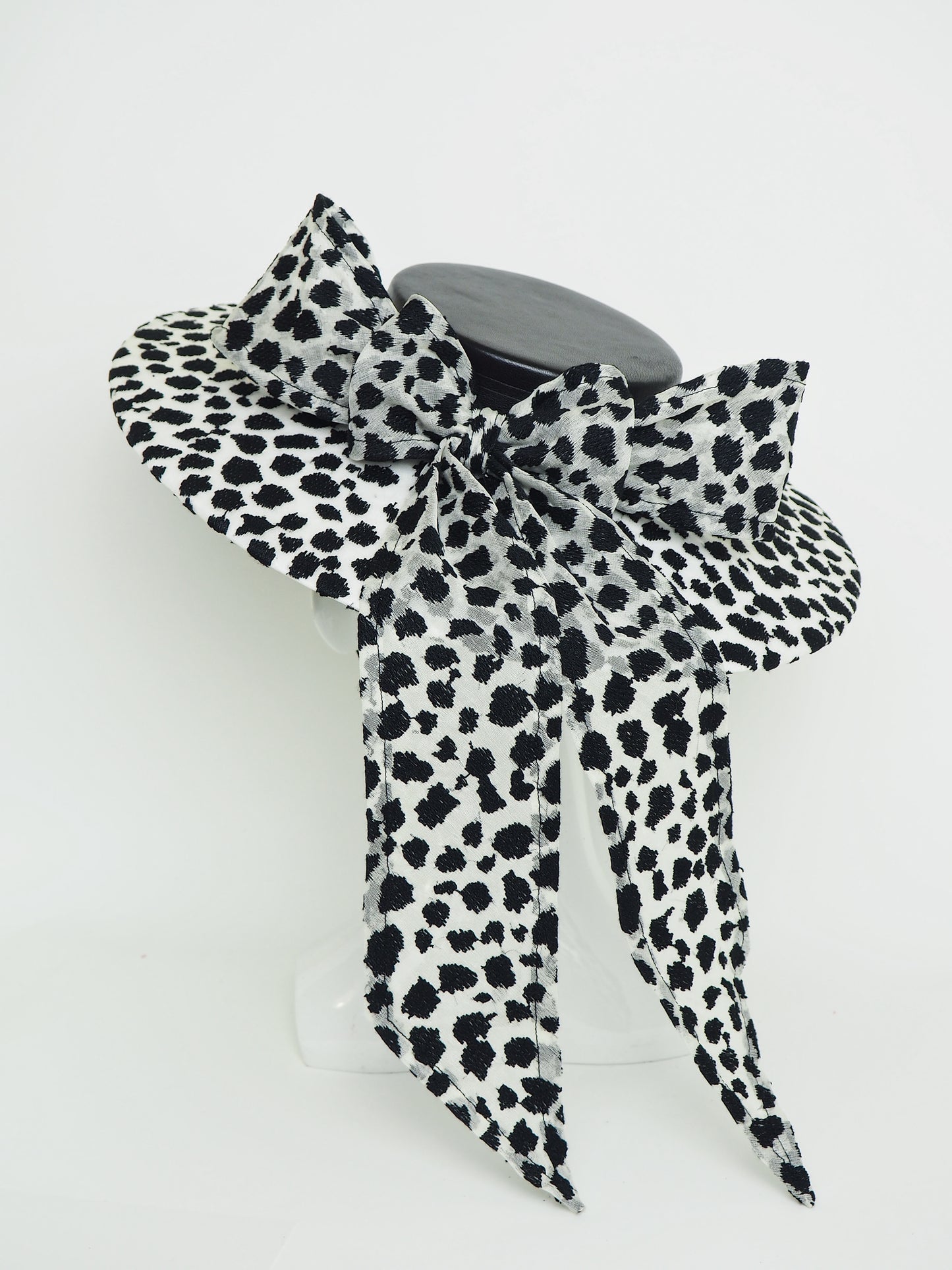 Stepping out - Medium shallow boater with black and off white bow detail